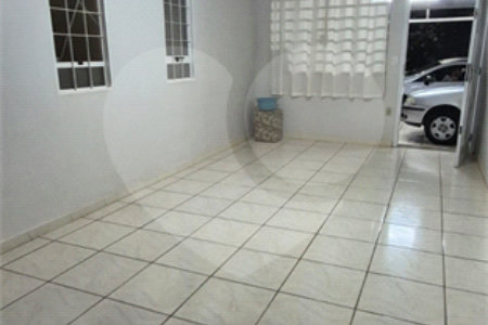Casa à venda com 3 quartos em Jardim do Carmo, Araraquara, SP