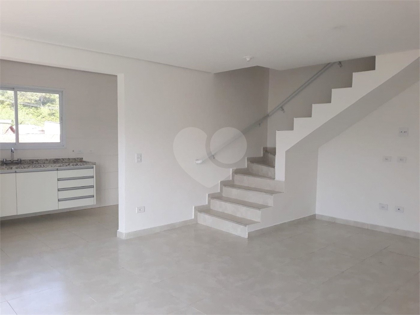 Apartamento à venda ou para alugar com 2 quartos, sendo 1 suíte,  em Vila Santa Isabel, São Roque, SP