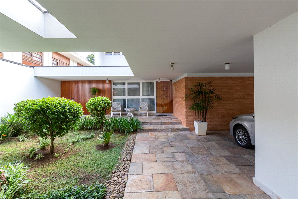 Sobrado à venda com 4 quartos, sendo 2 suítes, em Brooklin Velho, São Paulo, SP