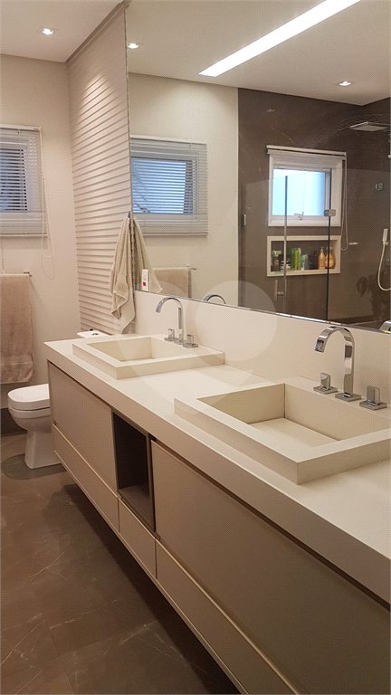 Casa à venda com 4 suítes no condomínio Residencial Jaguary, São José dos Campos - SP