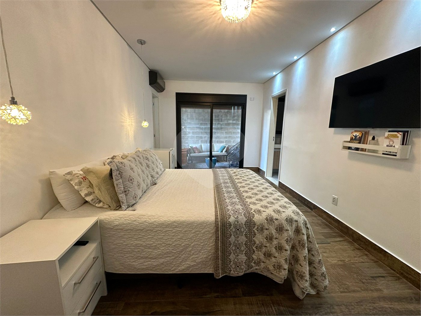 Casa à venda com 3 suítes no condomínio Estância Marambaia, Vinhedo - SP
