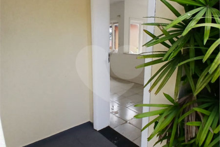 Casa à venda com 4 quartos, sendo 2 suítes, no condomínio Flamboyant, Atibaia - SP