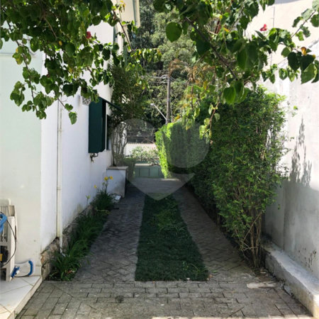 Sobrado à venda com 3 quartos, sendo 1 suíte,  em Panamby, São Paulo, SP