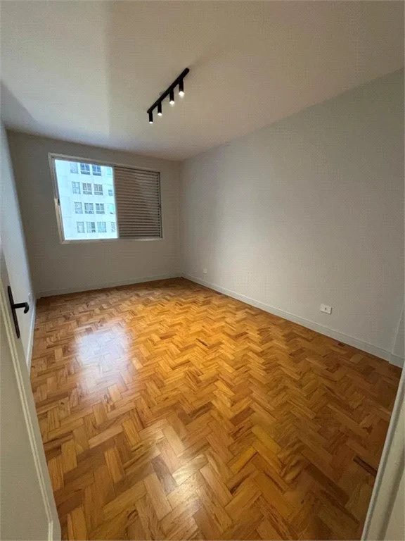 Apartamento à venda com 3 quartos, sendo 1 suíte,  em Pinheiros, São Paulo, SP