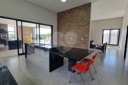 Casa à venda com 3 suítes no condomínio Portal dos Bandeirantes, Salto - SP