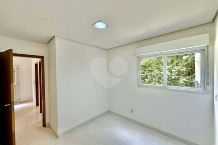 Casa à venda com 4 suítes no condomínio Recanto Impla, Carapicuíba - SP