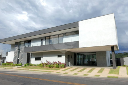 Casa à venda com 5 suítes no condomínio Figueira Garden, Atibaia - SP