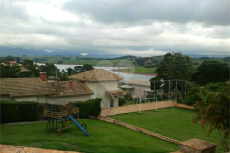 Casa à venda com 2 quartos, sendo 1 suíte, no condomínio Novo Horizonte, Piracaia - SP