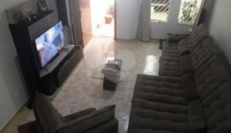 Sobrado à venda com 3 quartos, sendo 1 suíte,  em Parque Vitória, São Paulo, SP