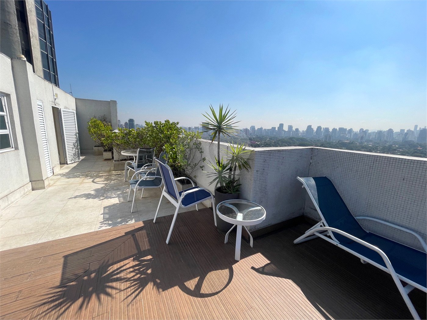 Apartamento à venda ou para alugar com 3 quartos, sendo 1 suíte, em Itaim Bibi, São Paulo, SP