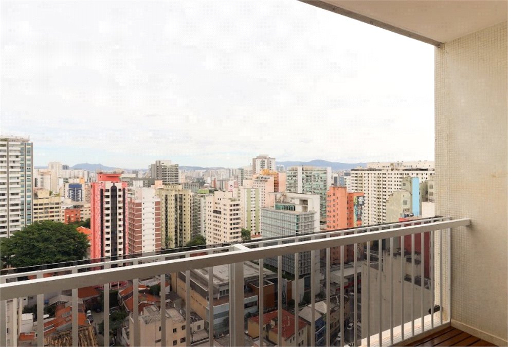 Apartamento à venda com 3 quartos, sendo 1 suíte,  em Santa Cecília, São Paulo, SP