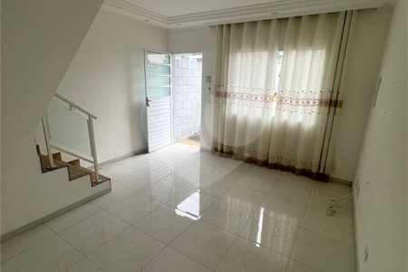 Casa à venda com 2 quartos no condomínio Carvalho Lagares, Poá - SP