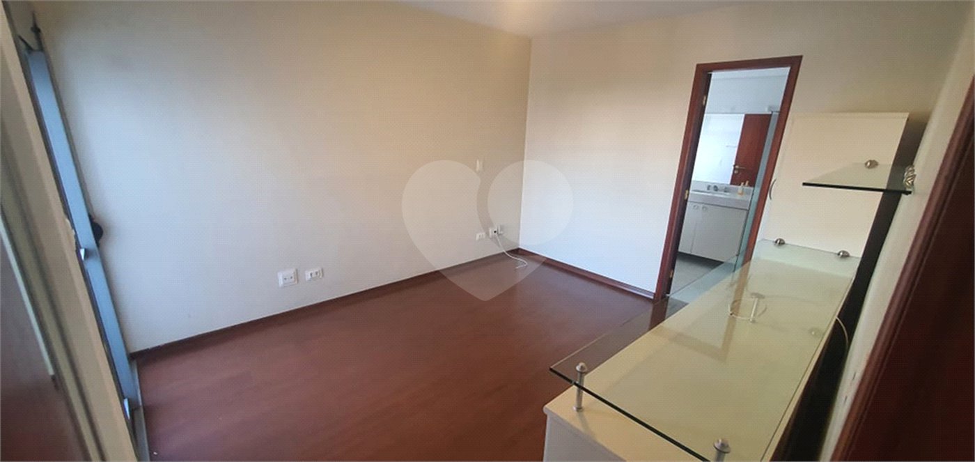 Apartamento à venda com 3 quartos, sendo 1 suíte, em Vila Paulicéia, São Paulo, SP