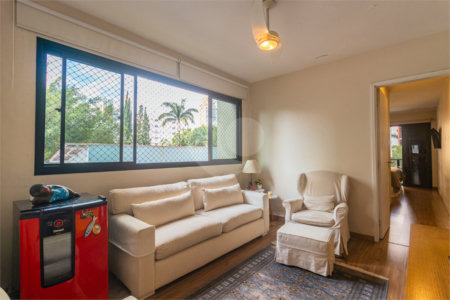 Apartamento à venda com 3 quartos, sendo 1 suíte, em Moema, São Paulo, SP