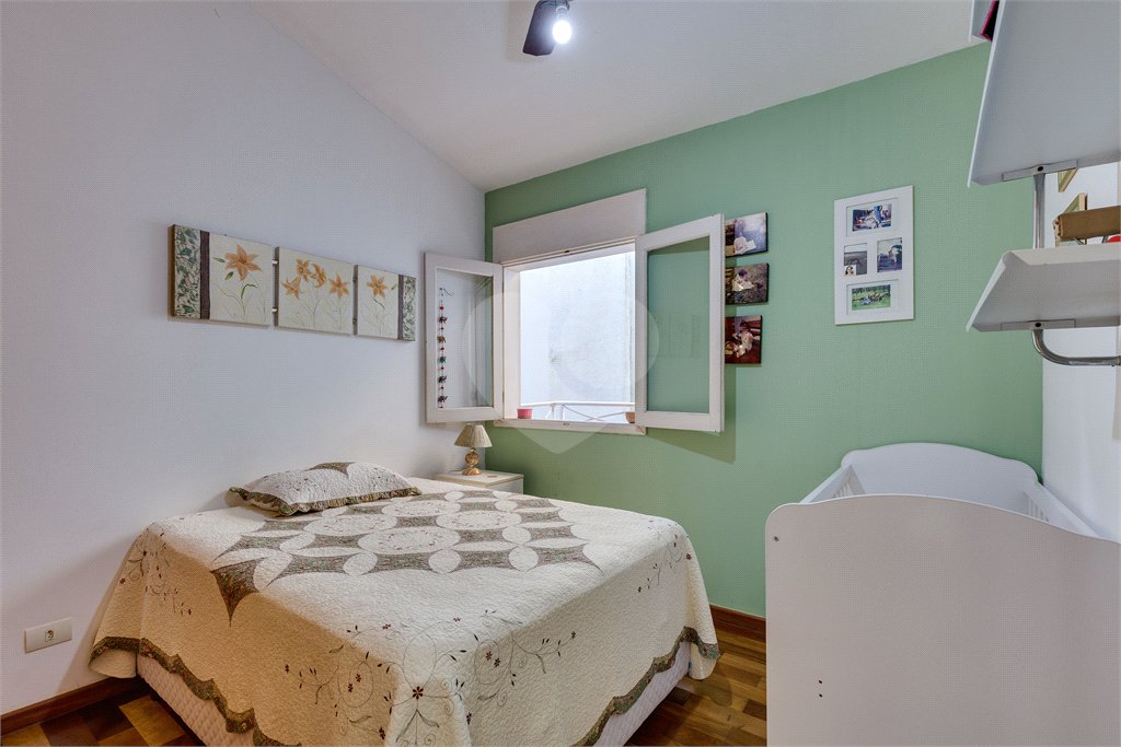 Sobrado à venda com 4 quartos, sendo 1 suíte, em Alto da Boa Vista, São Paulo, SP