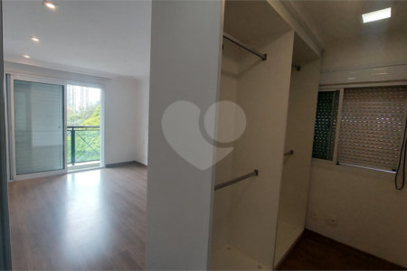 Apartamento à venda com 3 quartos, sendo 1 suíte, em Alto da Boa Vista, São Paulo, SP