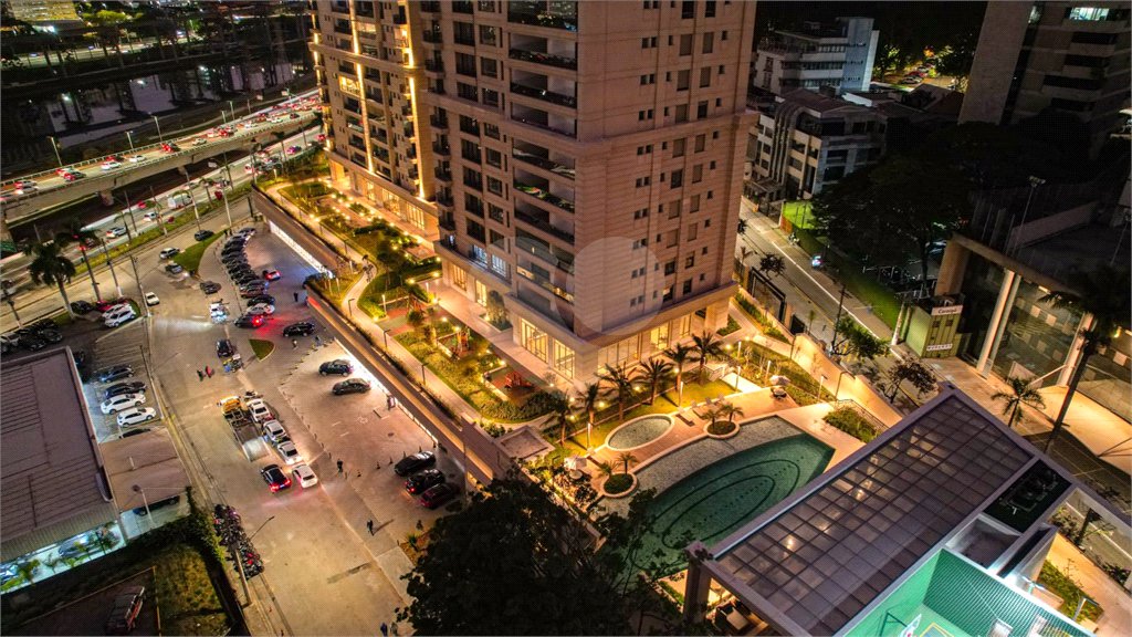 Apartamento à venda com 4 suítes em Real Parque, São Paulo, SP