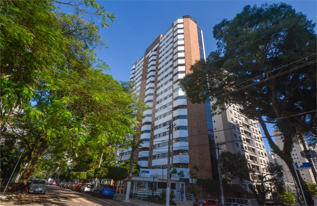 Apartamento à venda com 4 quartos, sendo 1 suíte, em Moema, São Paulo, SP