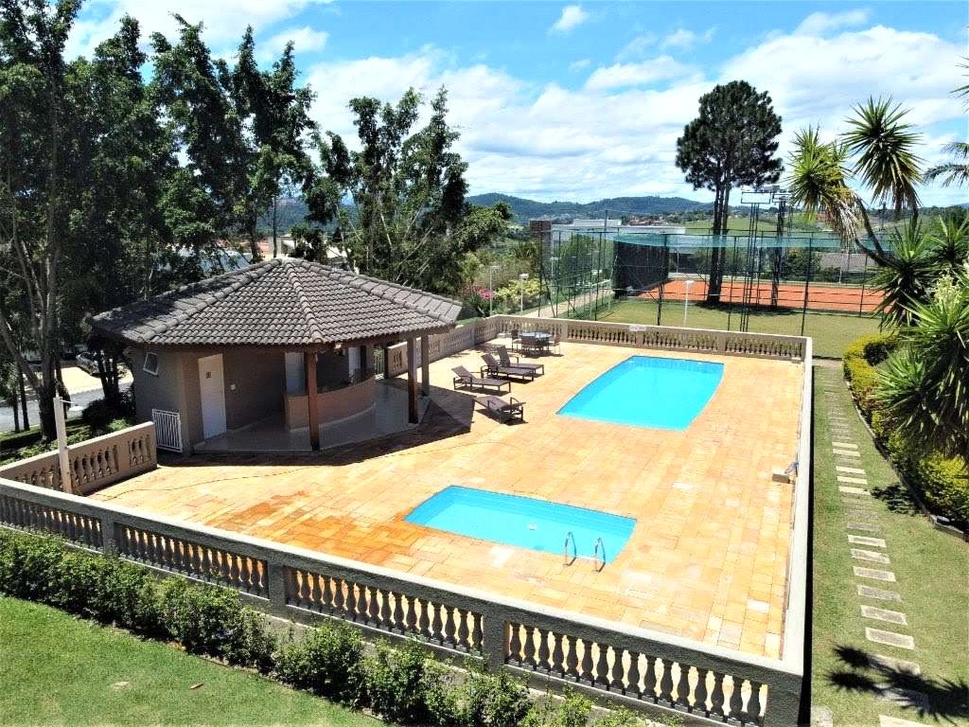 Casa à venda com 4 suítes no condomínio Osato, Atibaia - SP
