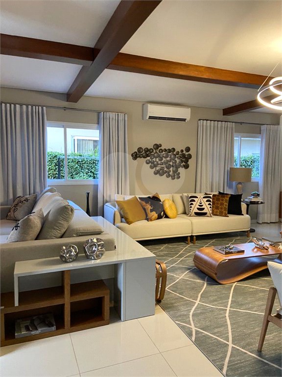 Casa à venda com 4 suítes no condomínio Marambaia, Vinhedo - SP