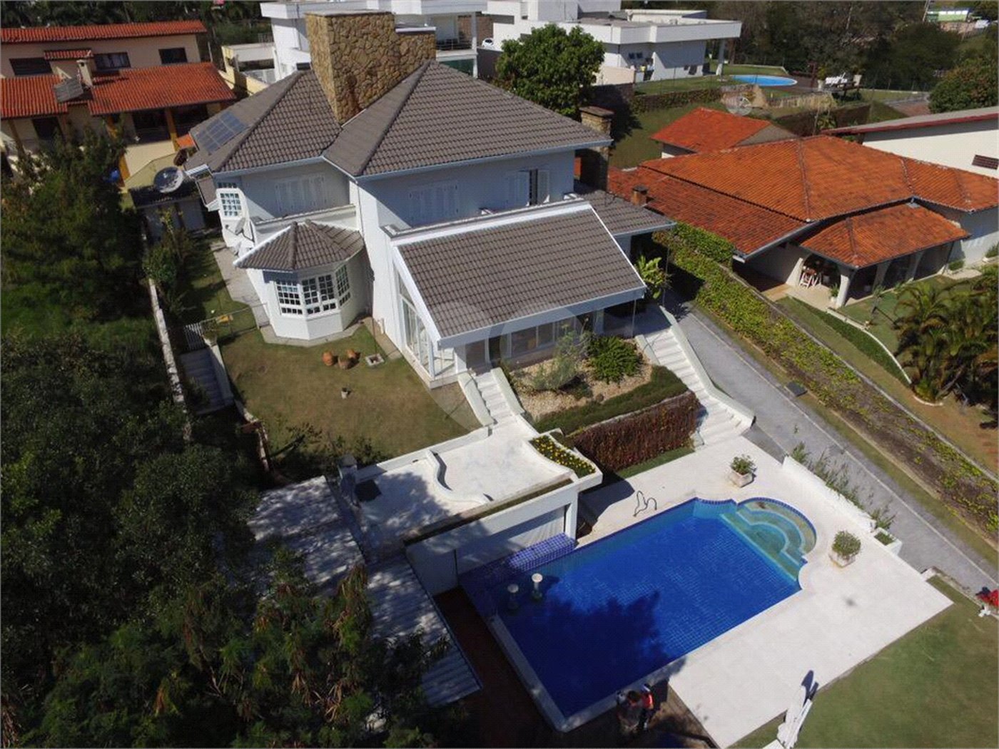 Casa à venda com 3 suítes no condomínio Estância Marambaia, Vinhedo - SP