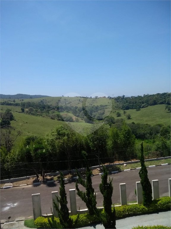Casa à venda com 3 quartos, sendo 2 suítes,  no condomínio Vale do Sol, Bom Jesus dos Perdões - SP