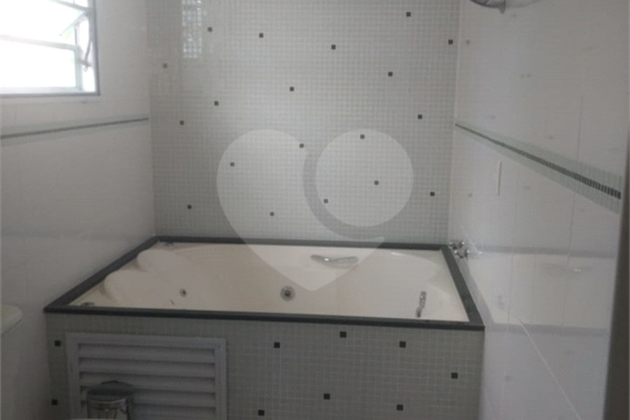 Sobrado à venda com 4 quartos, sendo 1 suíte,  em Vila Guilherme, São Paulo, SP
