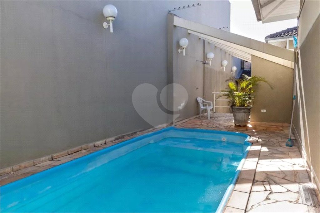 Casa à venda com 3 quartos, sendo 1 suíte,  no condomínio Rafaela I, São Paulo - SP