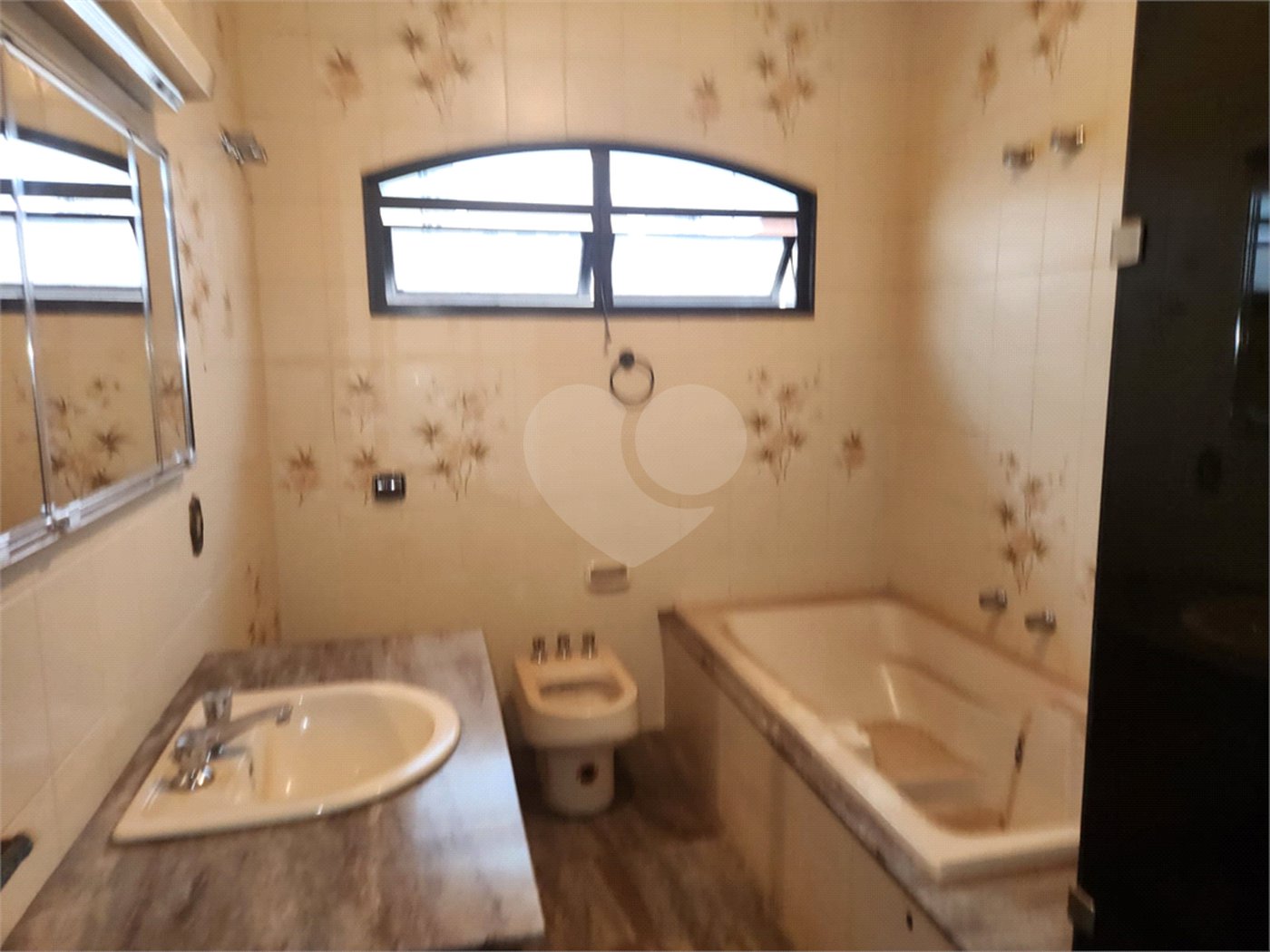 Sobrado à venda ou para alugar com 4 quartos, sendo 2 suítes, no Centro, Araraquara, SP