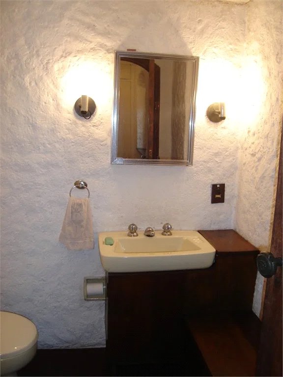 Sobrado à venda com 4 quartos, sendo 2 suítes, em Vila Madalena, São Paulo, SP