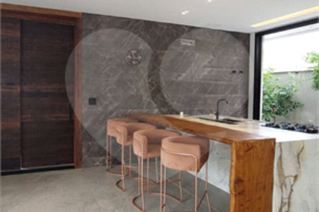Casa à venda com 3 suítes no condomínio Figueira Garden, Atibaia - SP