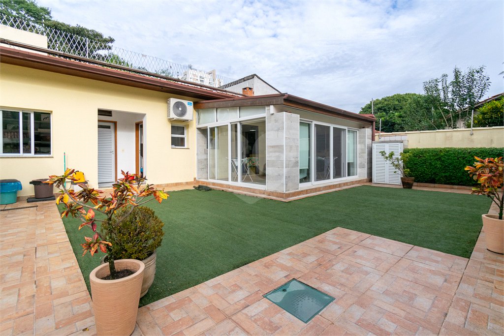 Casa à venda com 3 quartos, sendo 1 suíte,  em Vila Cordeiro, São Paulo, SP