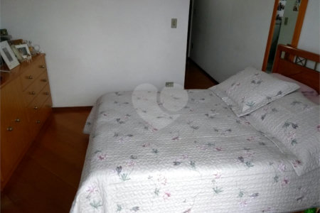 Sobrado à venda com 4 quartos, sendo 2 suítes, em Bosque da Saúde, São Paulo, SP