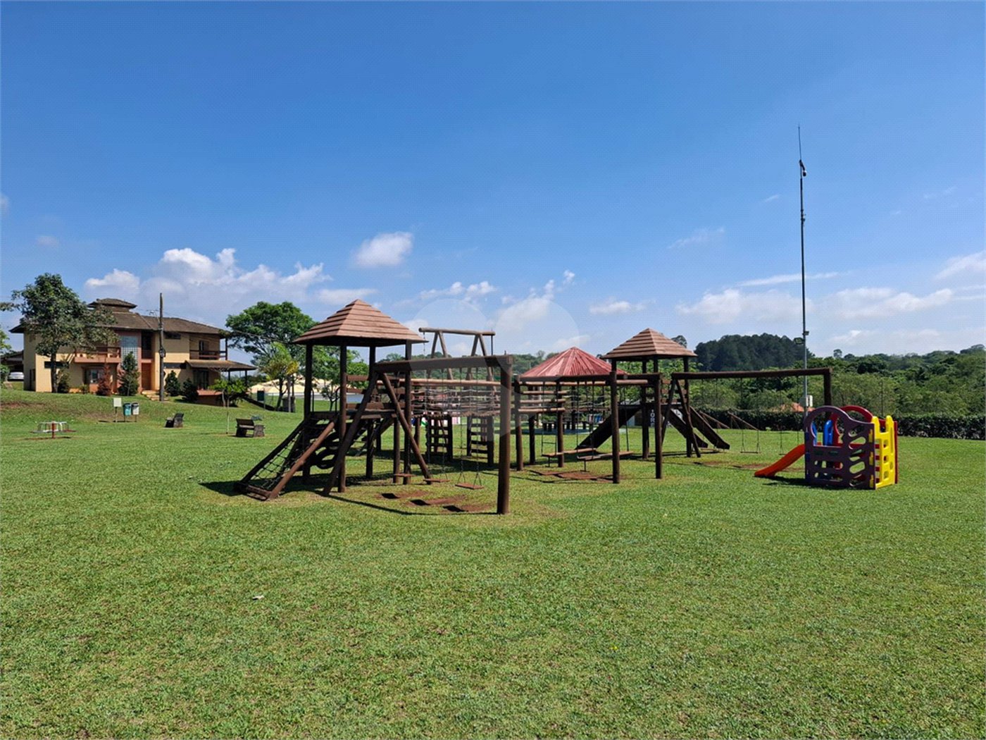 Terreno à venda no condomínio Village Saint Charbel, Araçoiaba da Serra - SP