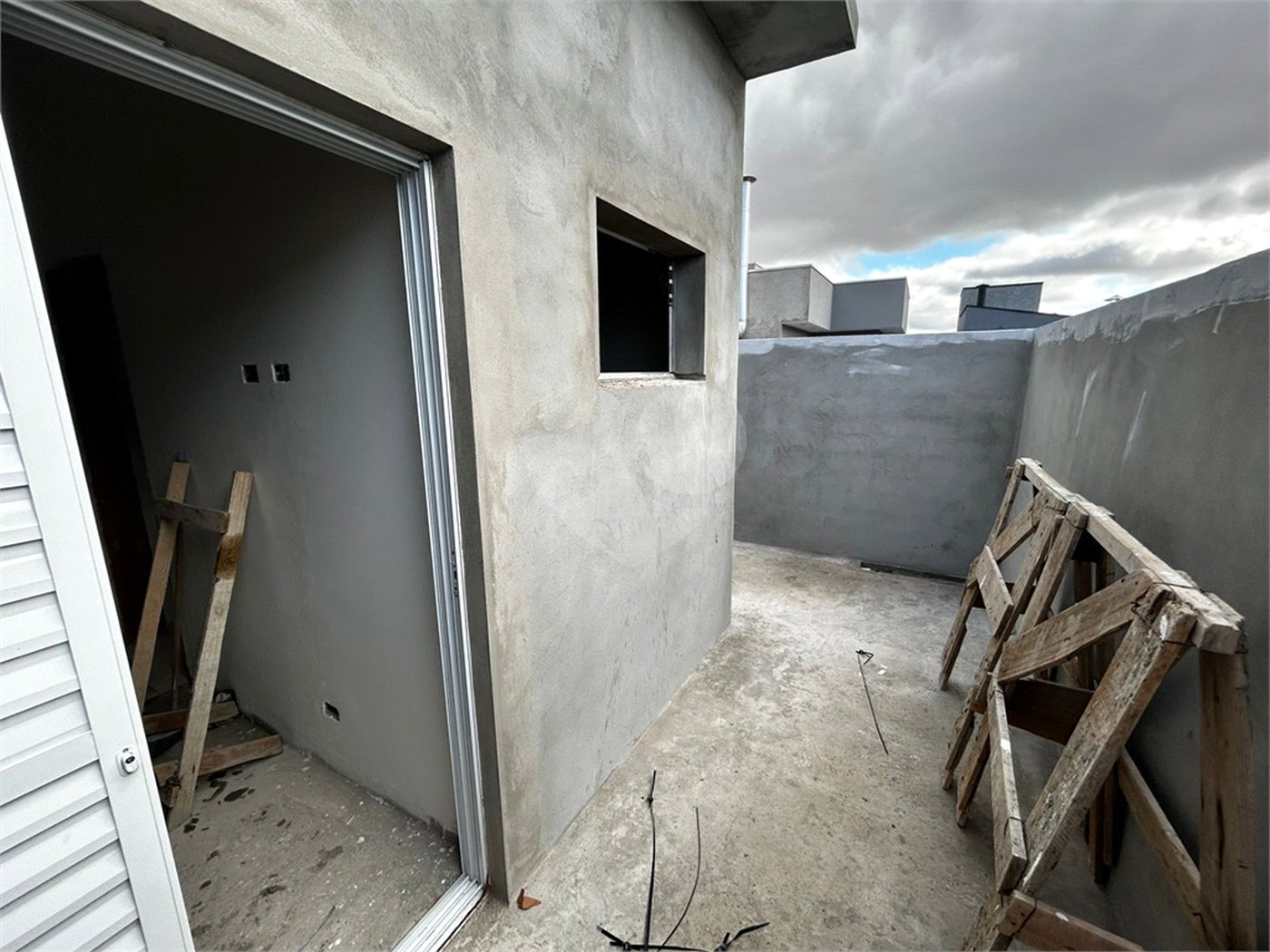 Casa à venda com 3 quartos, sendo 1 suíte,  no condomínio Lago dos Ipês, Itapetininga - SP