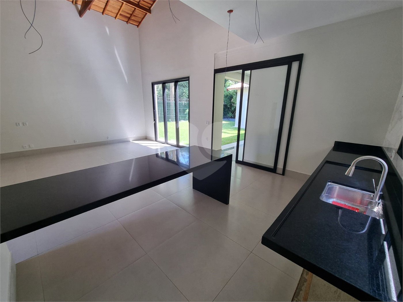 Casa à venda com 3 suítes no condomínio Terras de Santa Teresa, Itupeva - SP