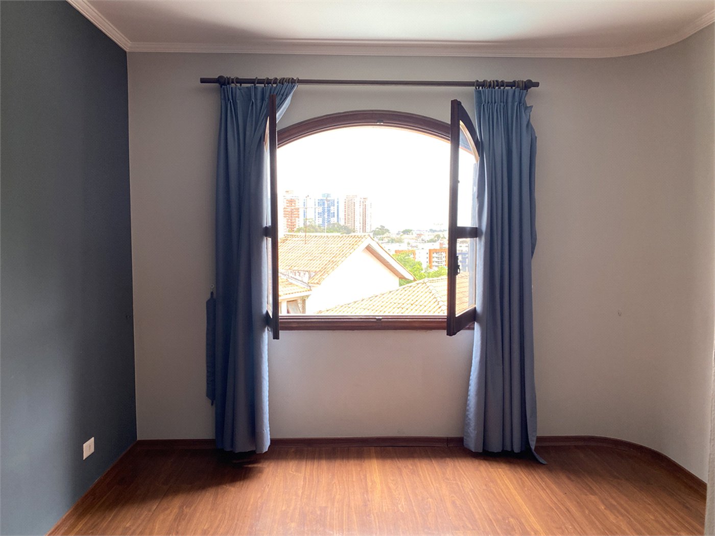 Casa à venda com 3 suítes em Jardim Leonor, São Paulo, SP
