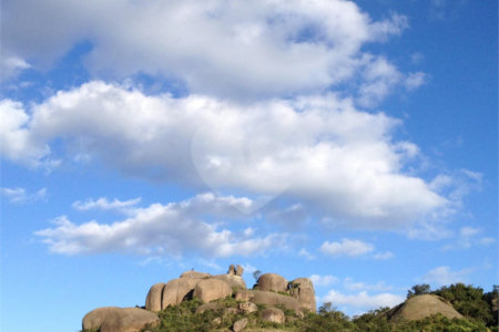 Casa à venda ou para alugar com 3 suítes no condomínio Serra da Estrela, Atibaia - SP