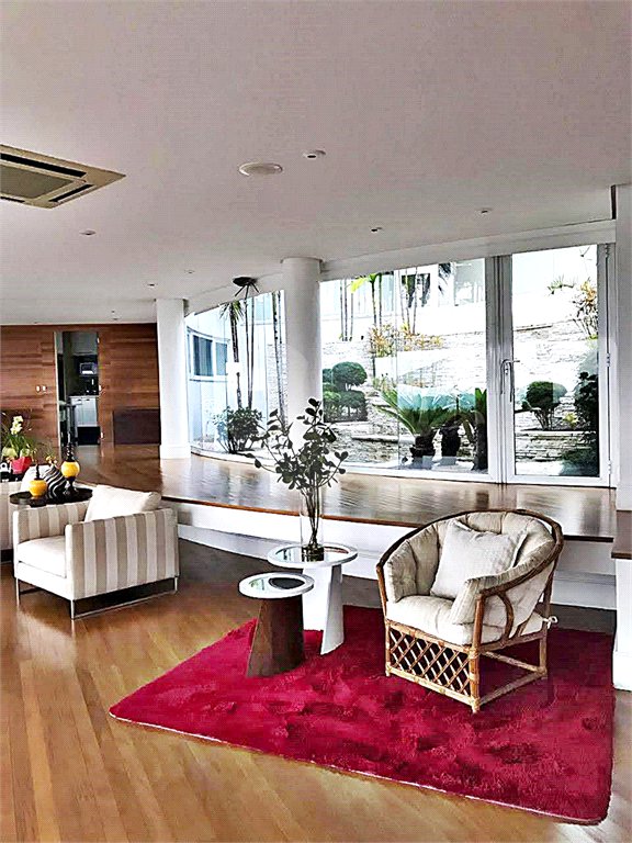 Casa à venda com 4 suítes no condomínio Residencial Jd. Ibiratiba, São Paulo - SP