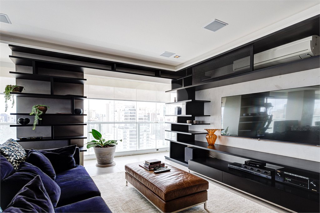 Apartamento à venda com 3 suítes em Campo Belo, São Paulo, SP