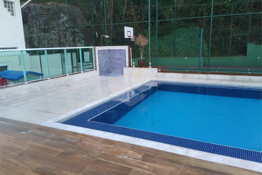 Casa à venda com 4 quartos, sendo 3 suítes, no condomínio Da Serra, São Paulo - SP