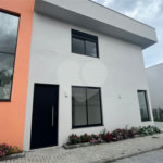 Casa à venda com 3 suítes no condomínio Village Itaguaçu, Atibaia - SP
