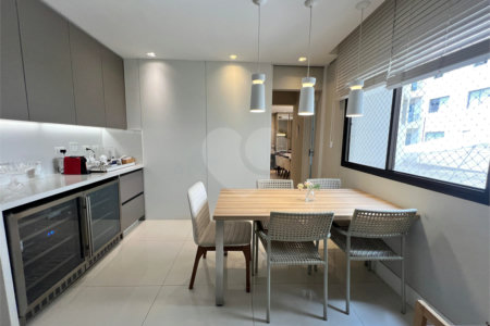 Apartamento à venda com 4 quartos, sendo 3 suítes, em Itaim Bibi, São Paulo, SP