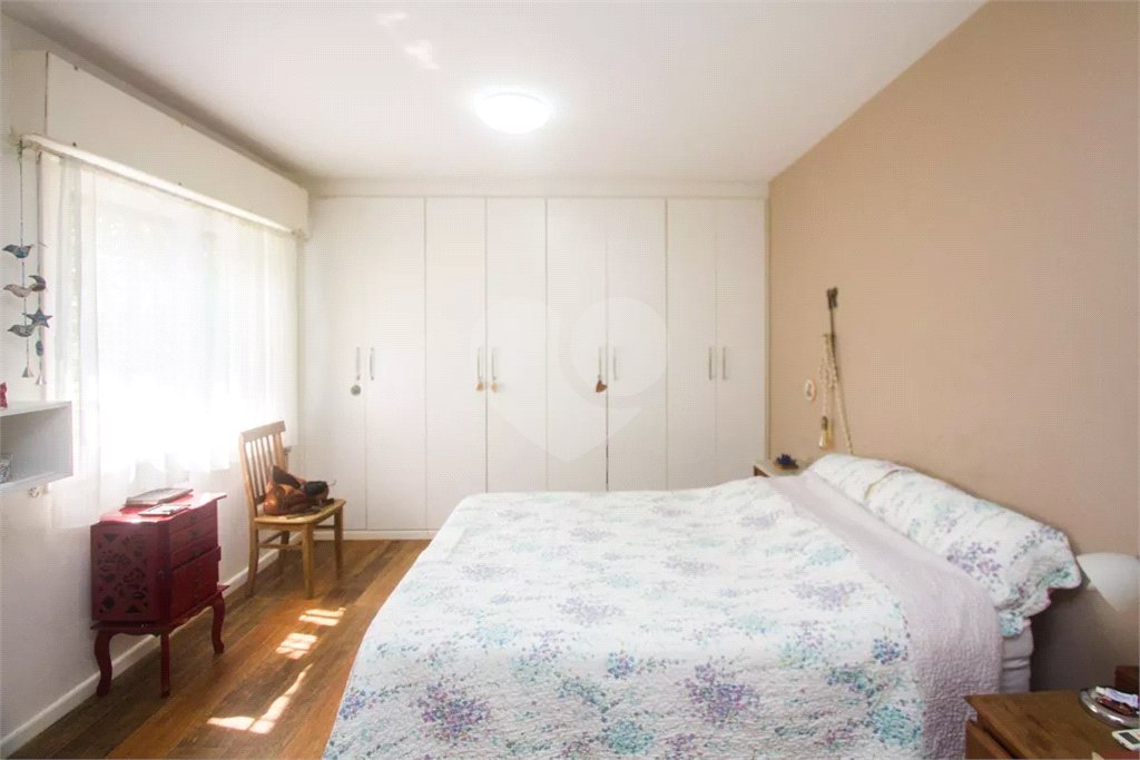 Casa à venda com 4 quartos, sendo 2 suítes, em Chácara Flora, São Paulo, SP