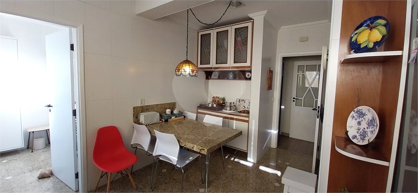 Cobertura à venda com 4 quartos, sendo 2 suítes,  em Vila Embaré, Valinhos, SP