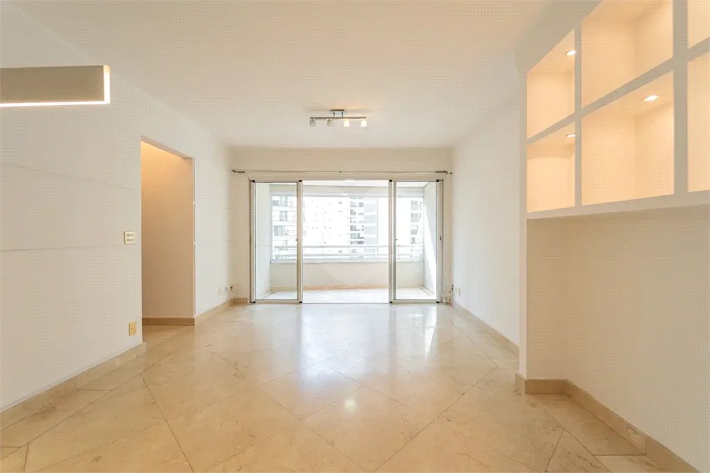 Apartamento à venda em Moema