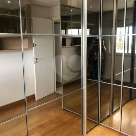 O Seu Apartamento Exclusivo: 74 m² Reformados ao Lado do Ibirapuera!