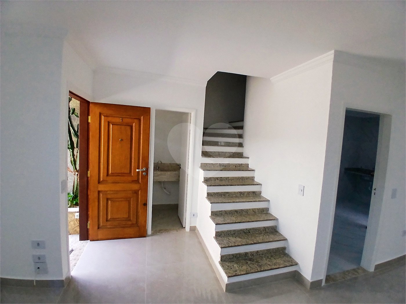 Casa à venda com 3 quartos, sendo 1 suíte,  no condomínio Res Saint Honoré, São Paulo - SP