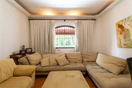 Casa à venda com 4 quartos, sendo 2 suítes, em Campo Belo, São Paulo, SP