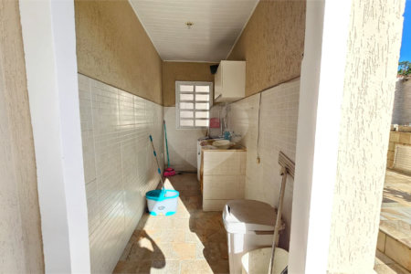 Casa à venda com 5 quartos, sendo 3 suítes,  no condomínio Colinas do Magarça, Rio de Janeiro - RJ